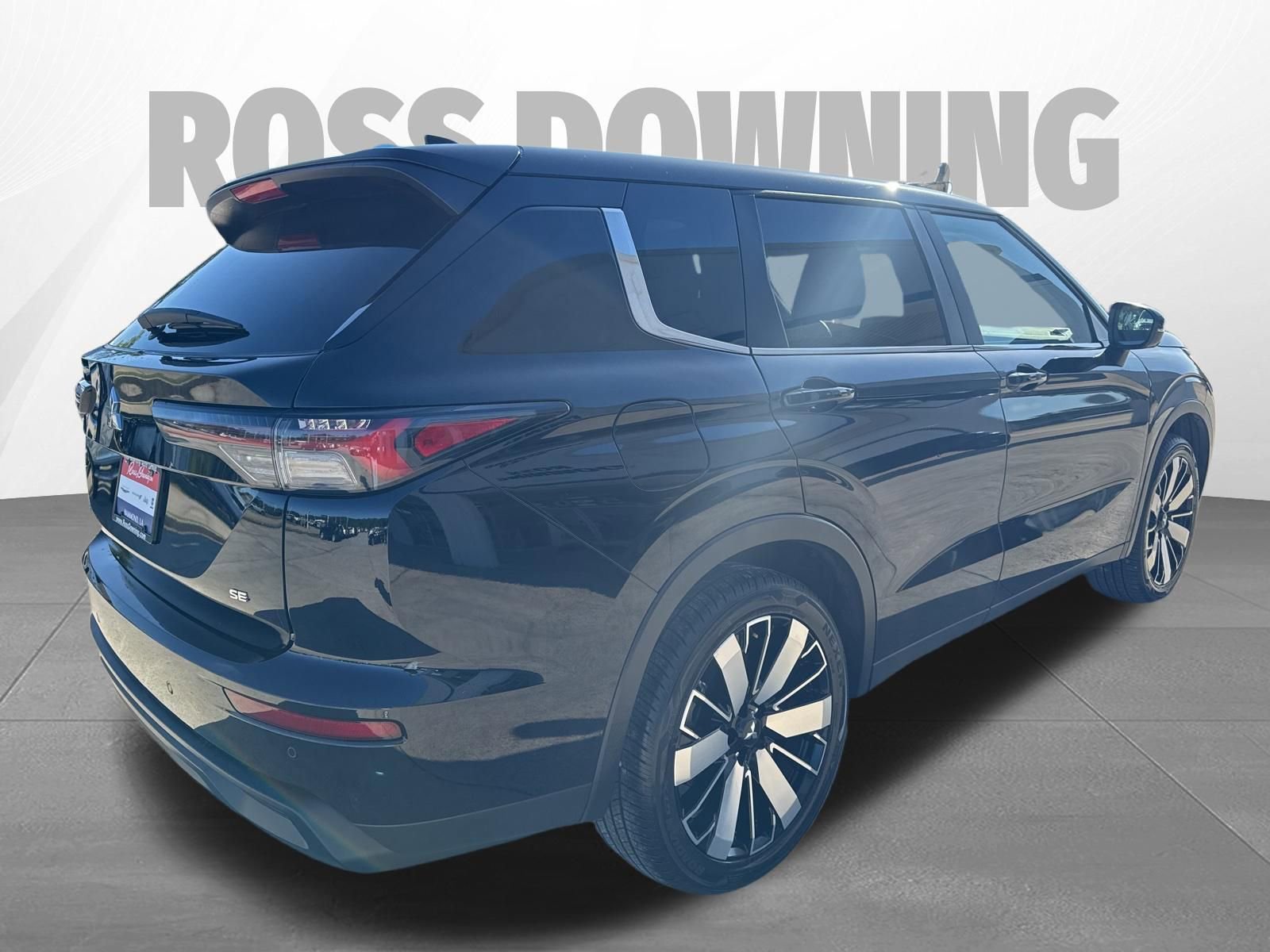 Used 2025 Mitsubishi Outlander SE image 6