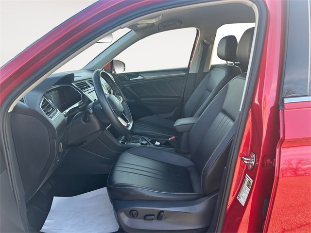 Used 2022 Volkswagen Tiguan SE image 9