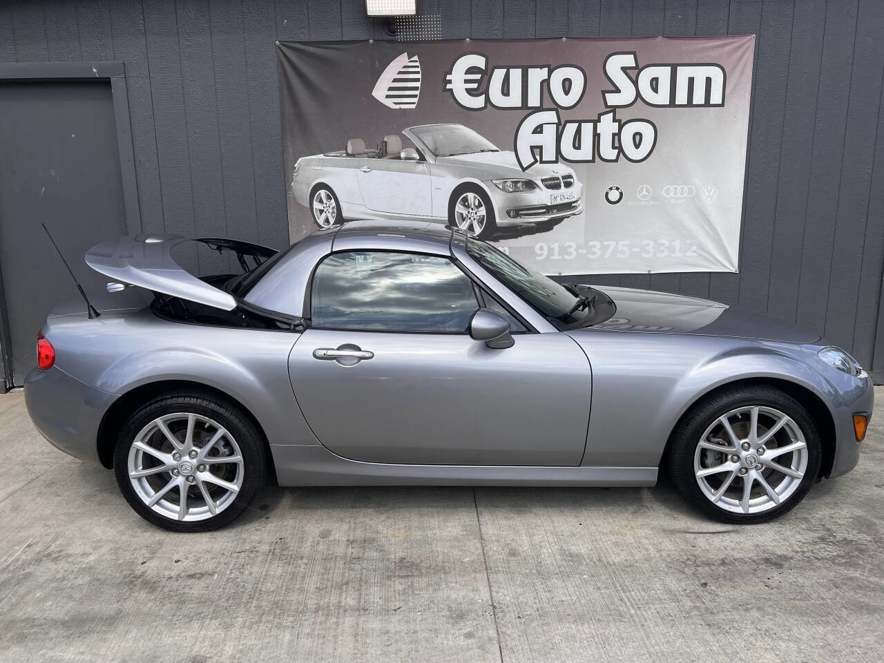 Used 2010 MAZDA MX-5 Miata Grand Touring w/ Premium Pkg image 11