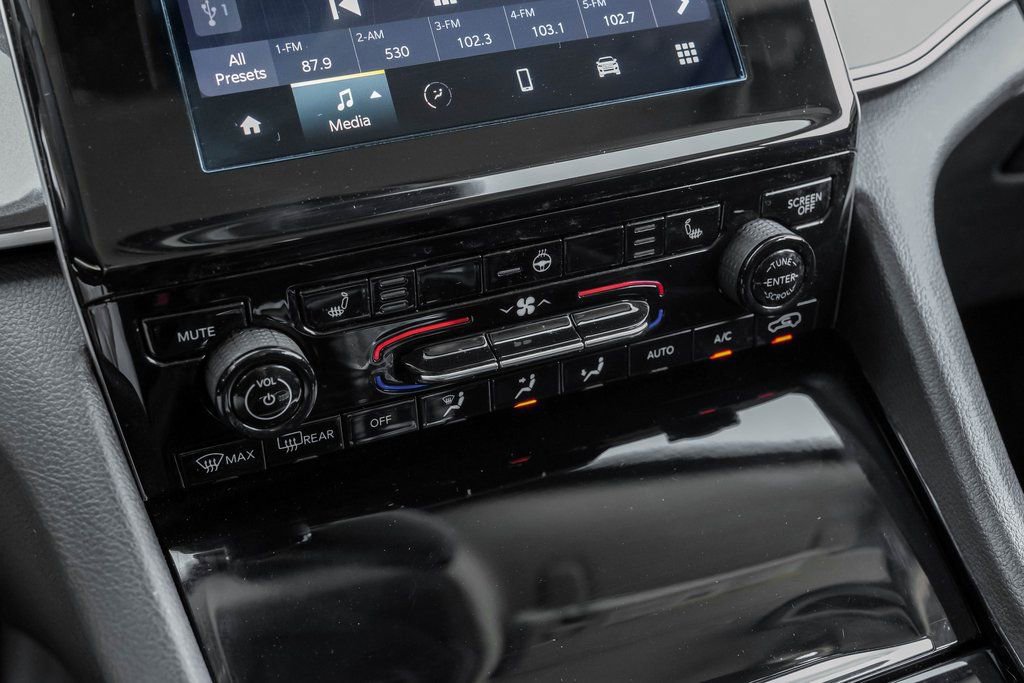 Used 2022 Jeep Grand Cherokee Laredo w/ Luxury Tech Group I image 34