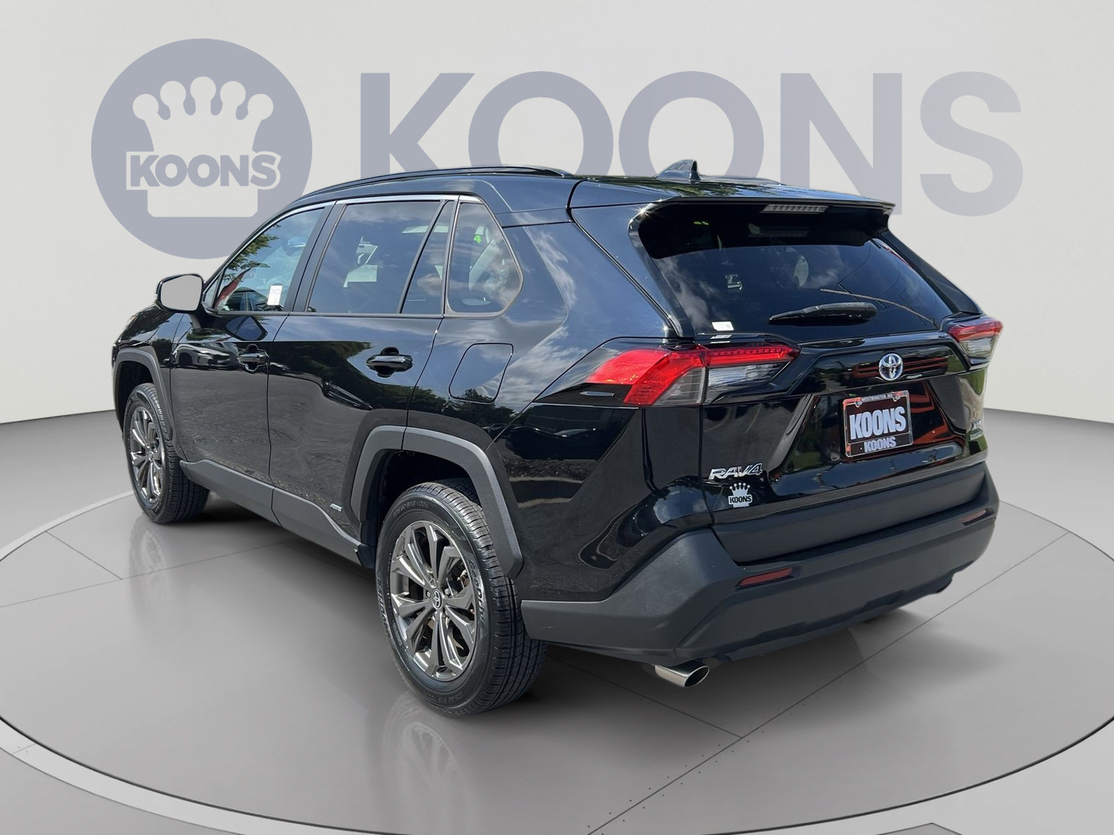 Used 2022 Toyota RAV4 XLE Premium AWD/4WD image 4