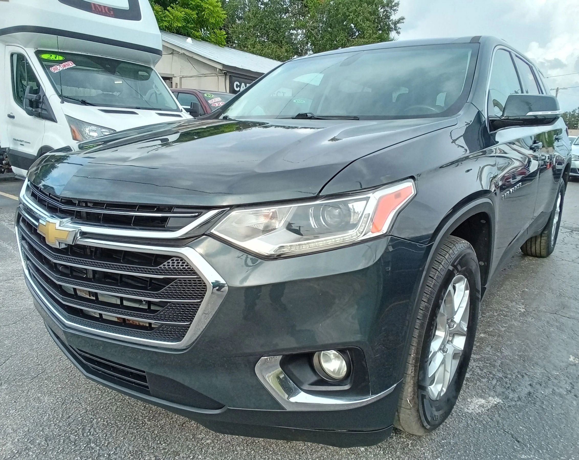 Used 2018 Chevrolet Traverse LT image 2