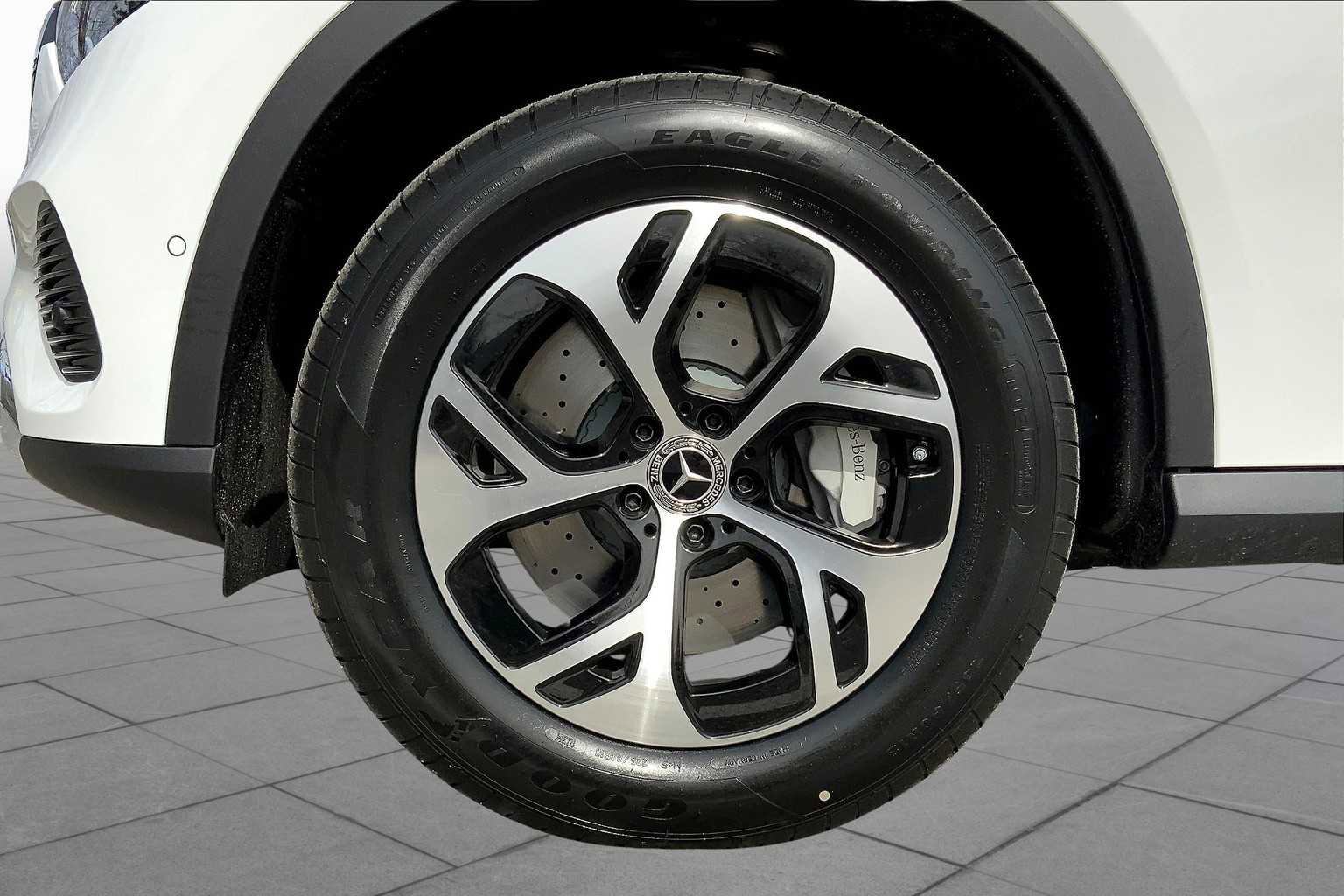 Used 2025 Mercedes-Benz GLC 350e 4MATIC image 15
