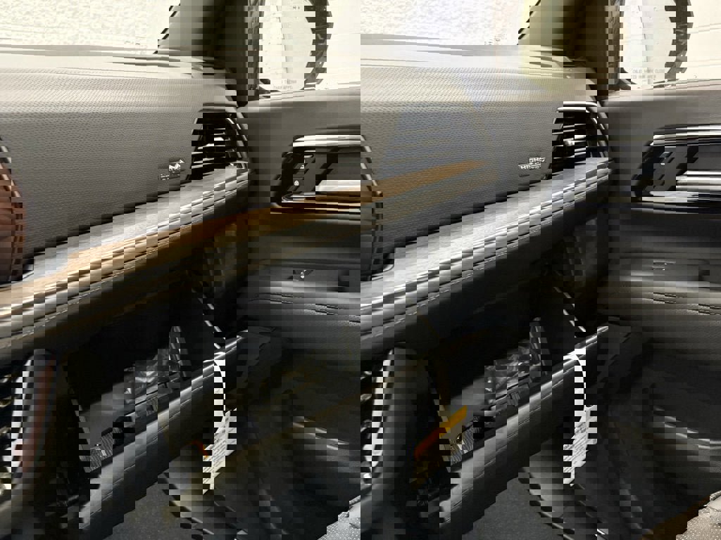 New 2026 Chevrolet Suburban High Country image 18