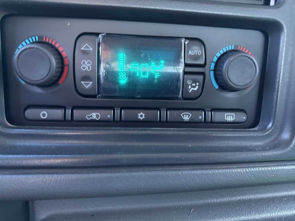 Used 2004 Chevrolet Silverado 2500 LT w/ Heavy-Duty Power Package image 26