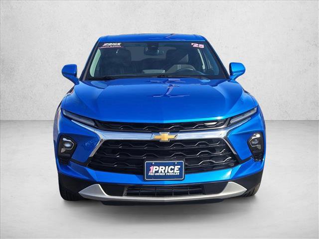 Used 2025 Chevrolet Blazer LT FWD image 2
