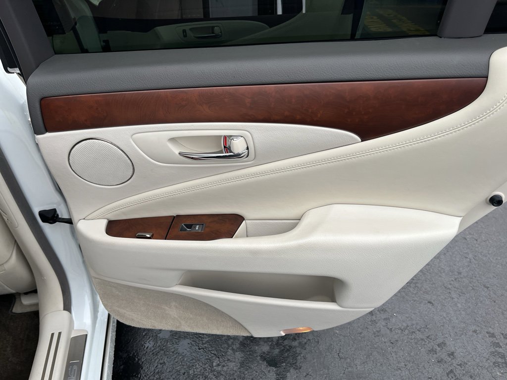 Used 2011 Lexus LS 460 w/ Comfort Pkg image 40