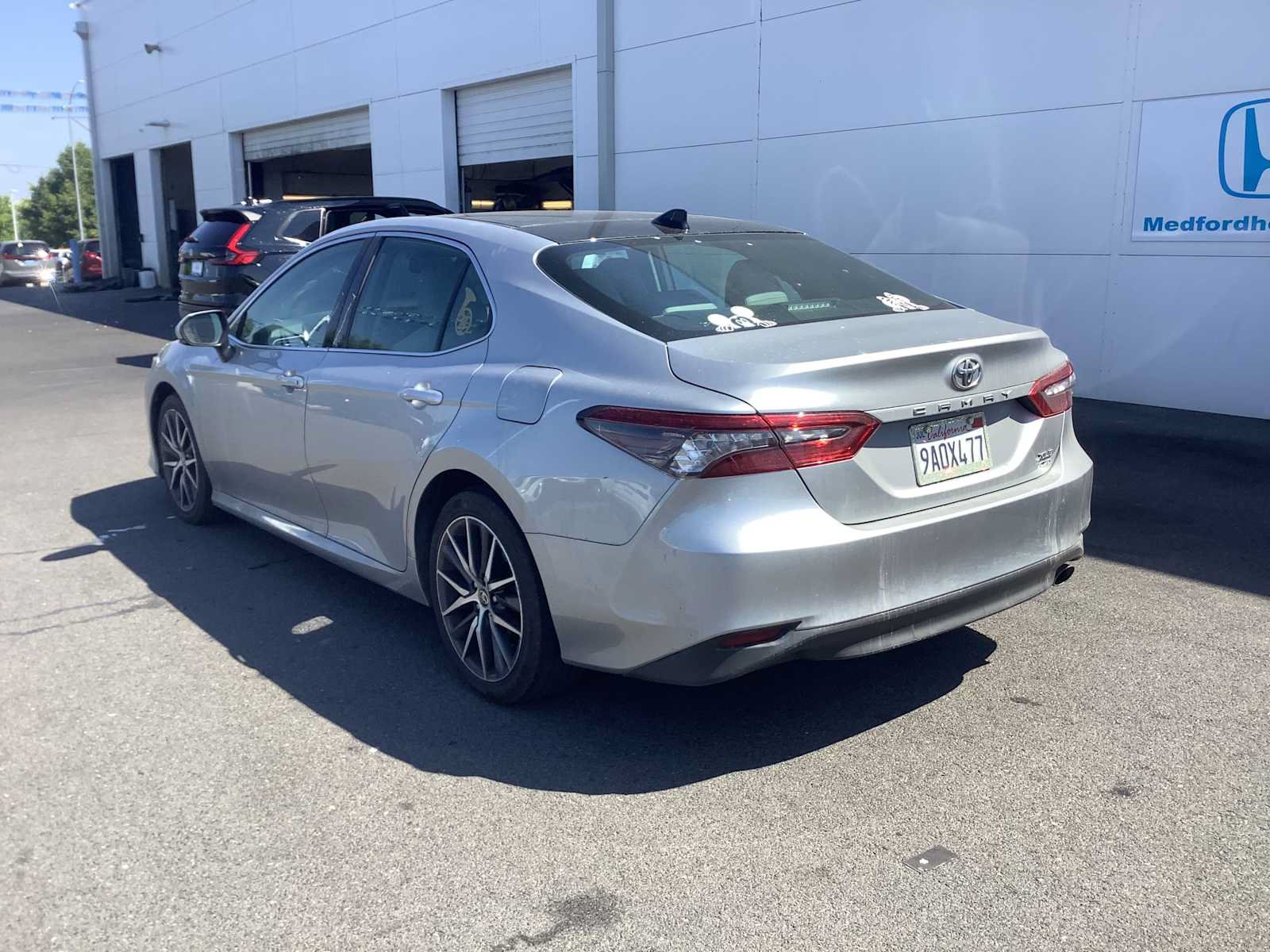 Used 2021 Toyota Camry XLE w/ Navigation Package AWD/4WD image 3