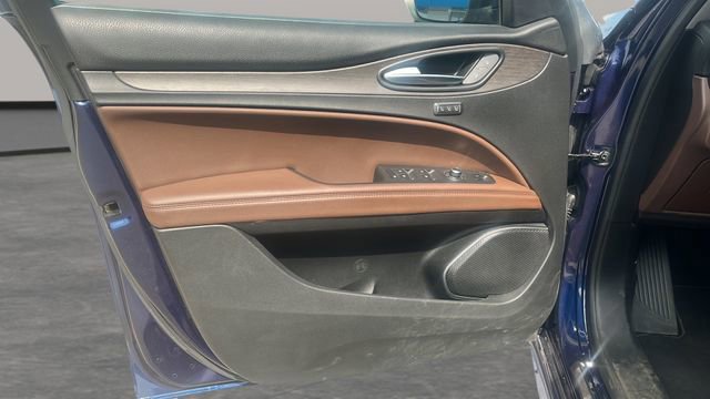 Used 2021 Alfa Romeo Stelvio Ti w/ Nero Edizione image 12