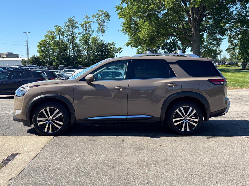 Used 2025 Nissan Pathfinder Platinum AWD/4WD image 8