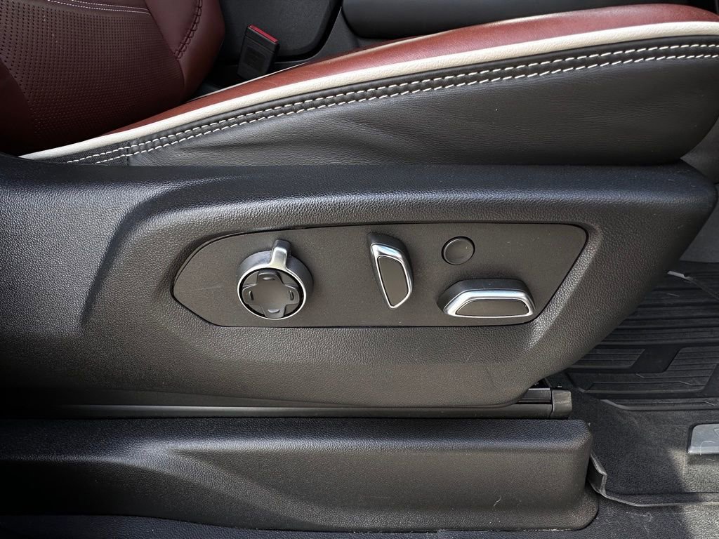 Used 2023 GMC Yukon Denali Ultimate AWD/4WD image 13