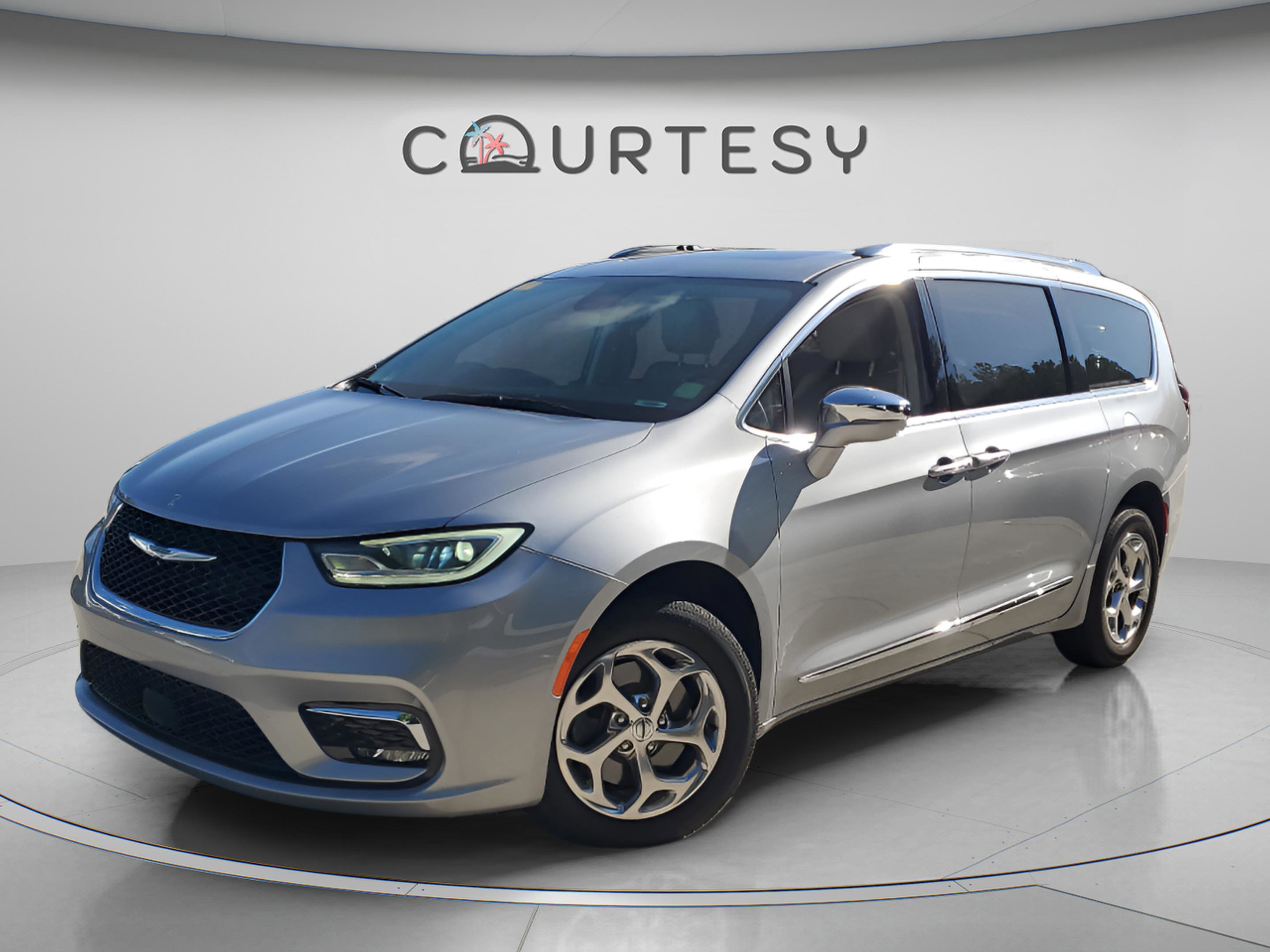 Used 2021 Chrysler Pacifica Limited AWD/4WD image 1