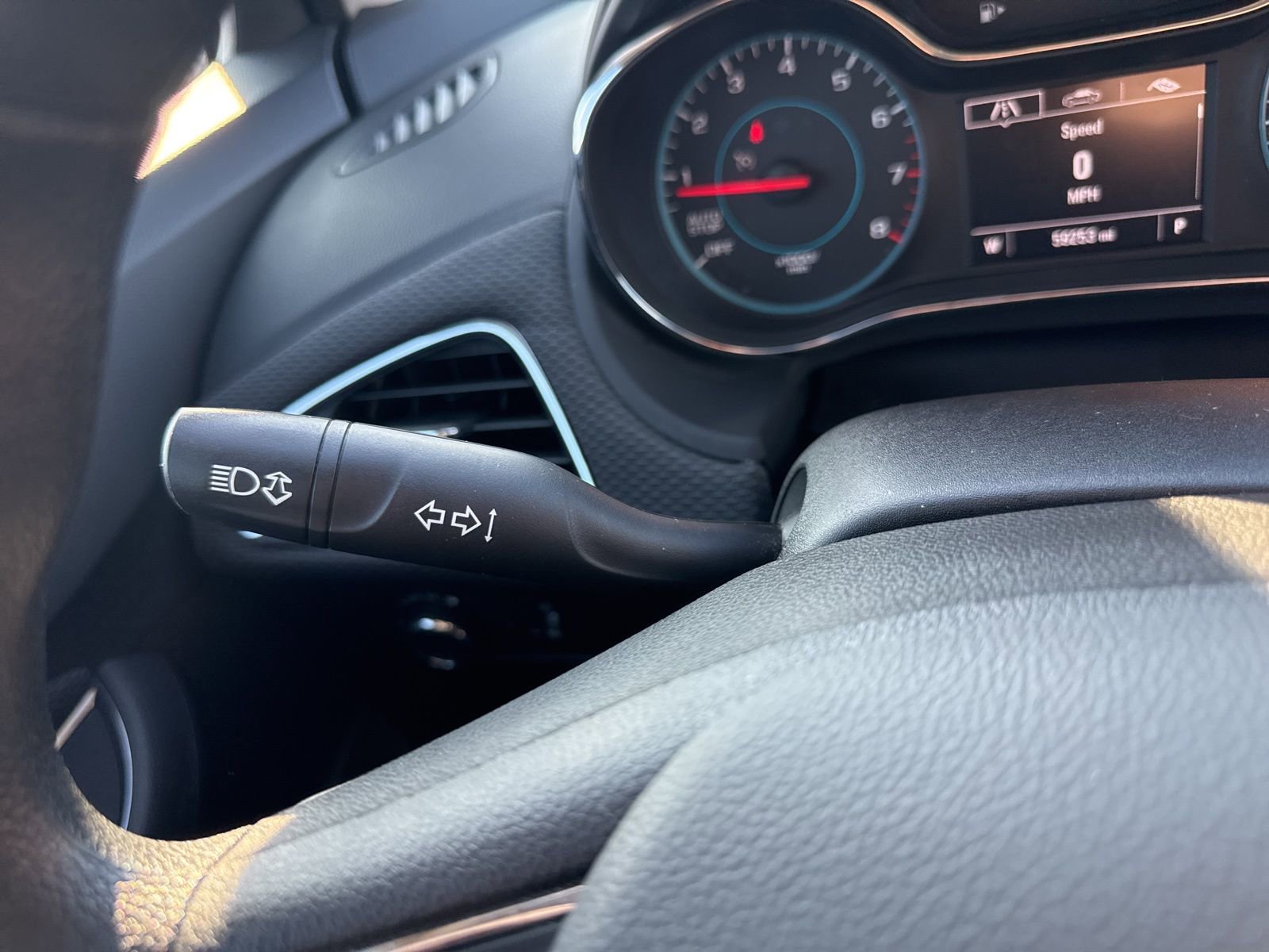 Used 2018 Chevrolet Cruze LT w/ Convenience Package image 32