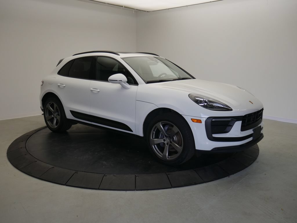 Certified 2023 Porsche Macan AWD/4WD image 9