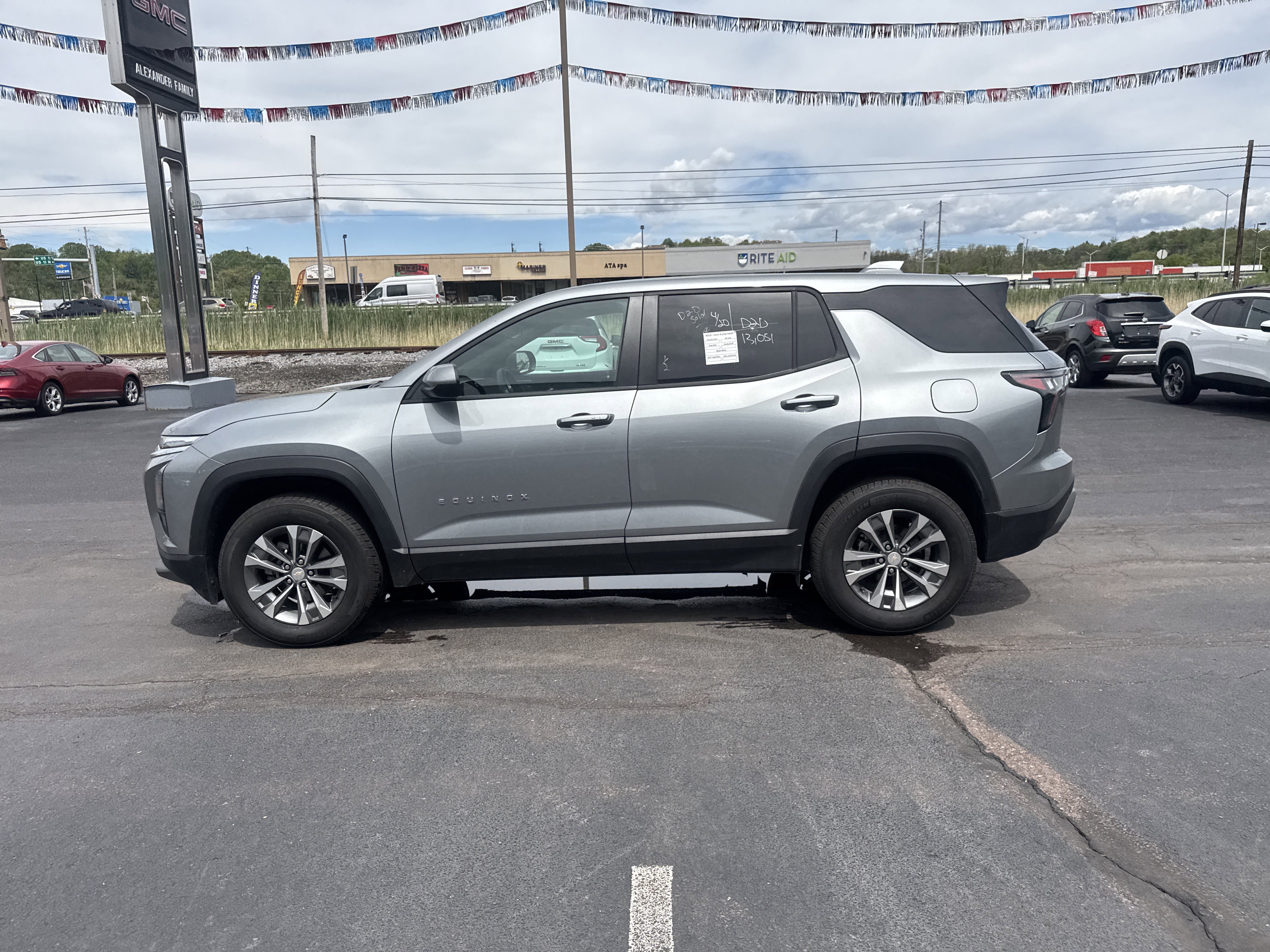 Used 2026 Chevrolet Equinox LT AWD/4WD image 7