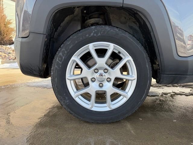 Used 2019 Jeep Renegade Latitude w/ Cold Weather Group image 9