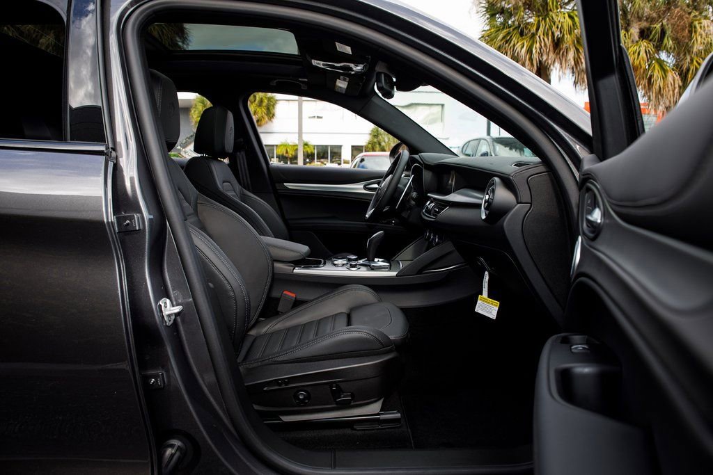 New 2025 Alfa Romeo Stelvio Sprint image 38