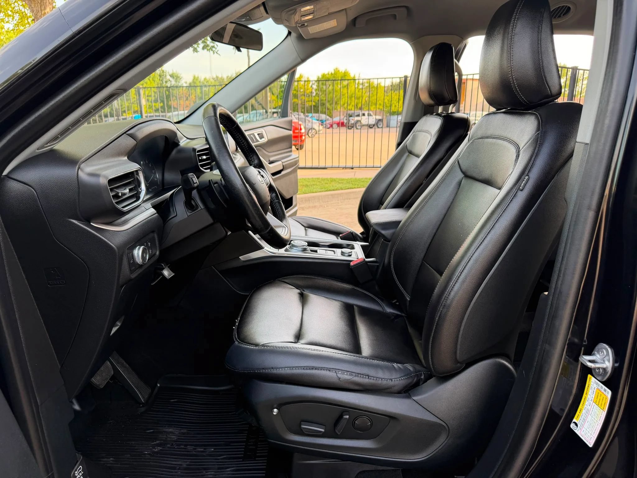 Used 2020 Ford Explorer XLT w/ Equipment Group 202A AWD/4WD image 13