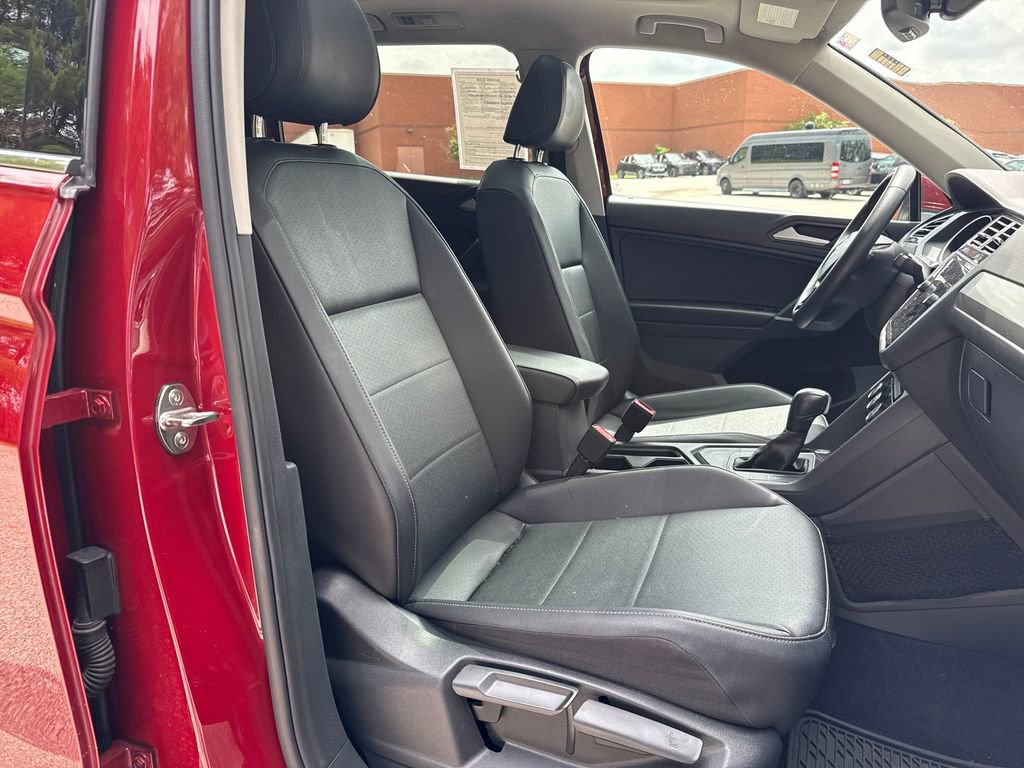 Used 2020 Volkswagen Tiguan SE w/ Panoramic Sunroof Package FWD image 28