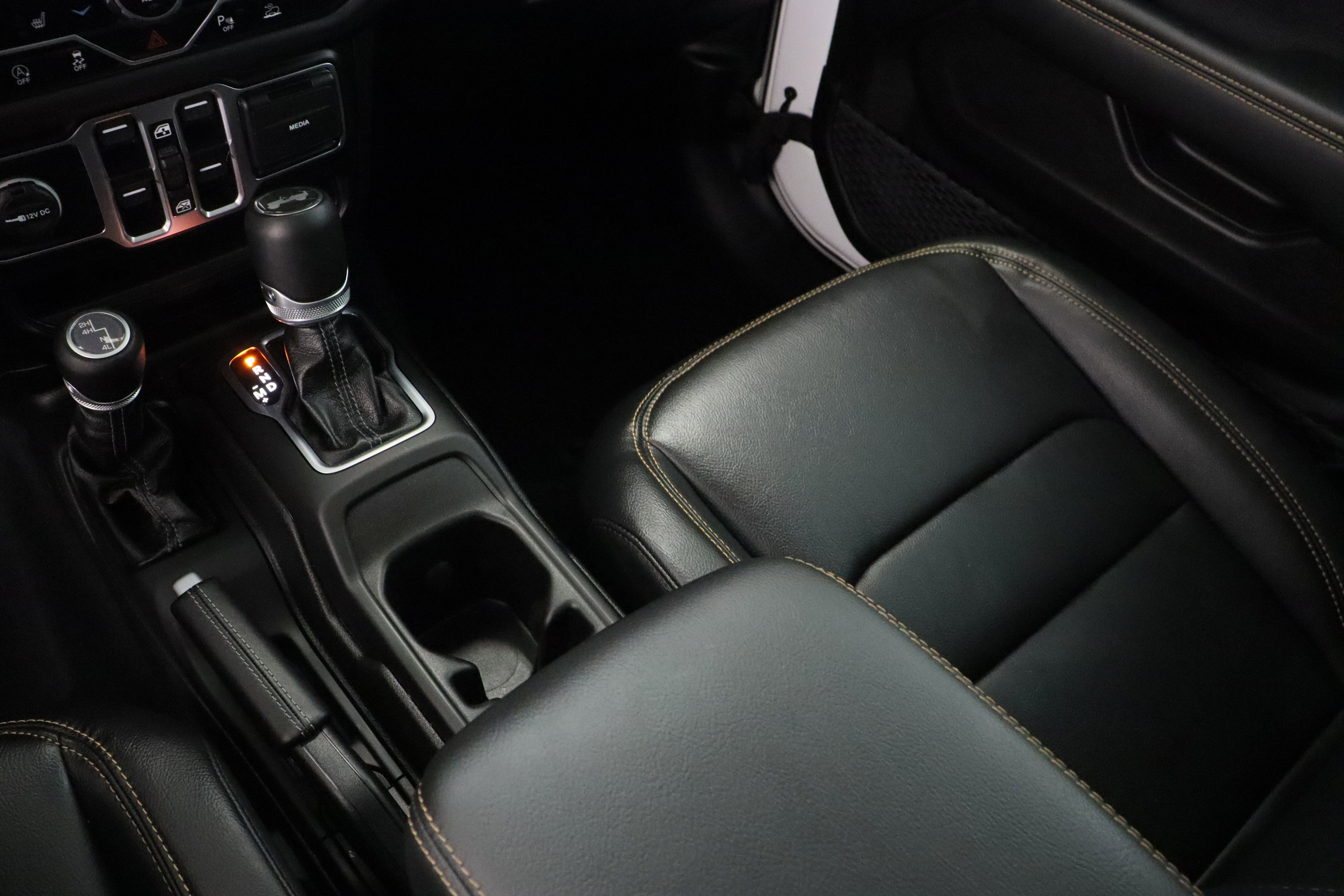 Used 2025 Jeep Wrangler Unlimited Sahara w/ Safety Group image 17