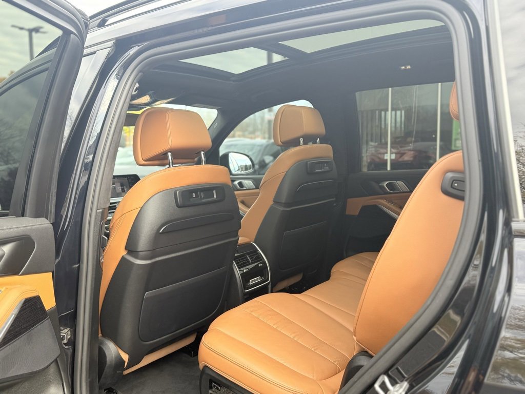 Used 2021 BMW X7 xDrive40i w/ M Sport Package image 18