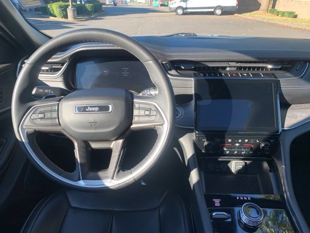 Used 2024 Jeep Grand Cherokee Limited w/ Luxury Tech Group II AWD/4WD image 19