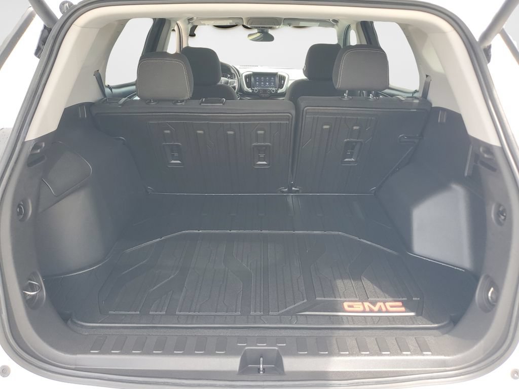 Used 2024 GMC Terrain SLE w/ Driver Convenience Package FWD image 9