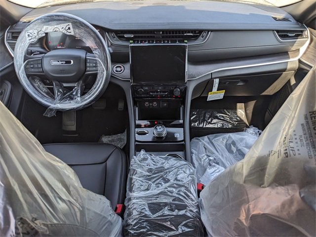 New 2025 Jeep Grand Cherokee Limited image 13