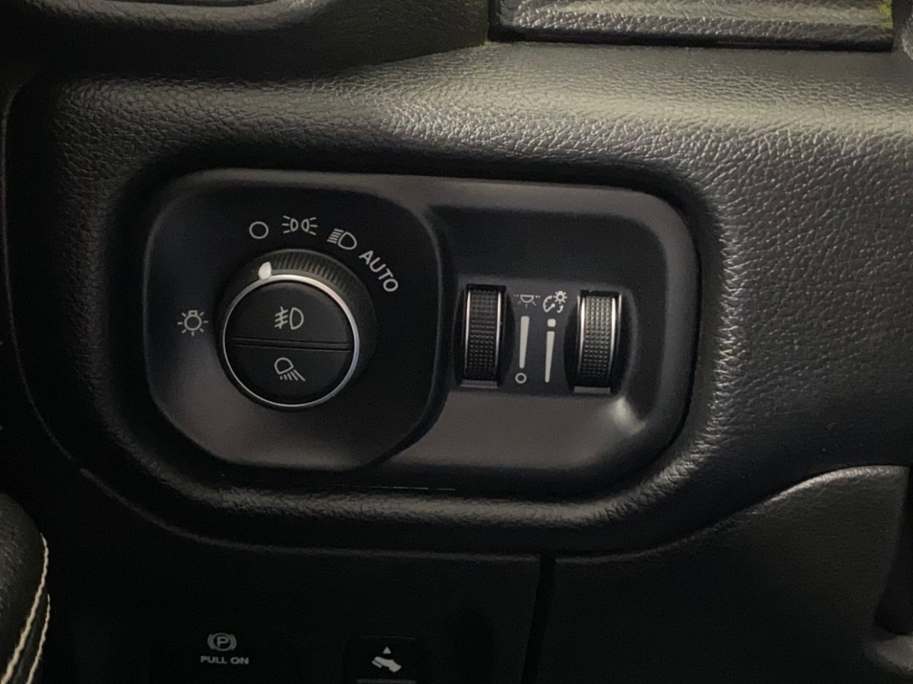Used 2019 RAM 1500 Laramie image 16