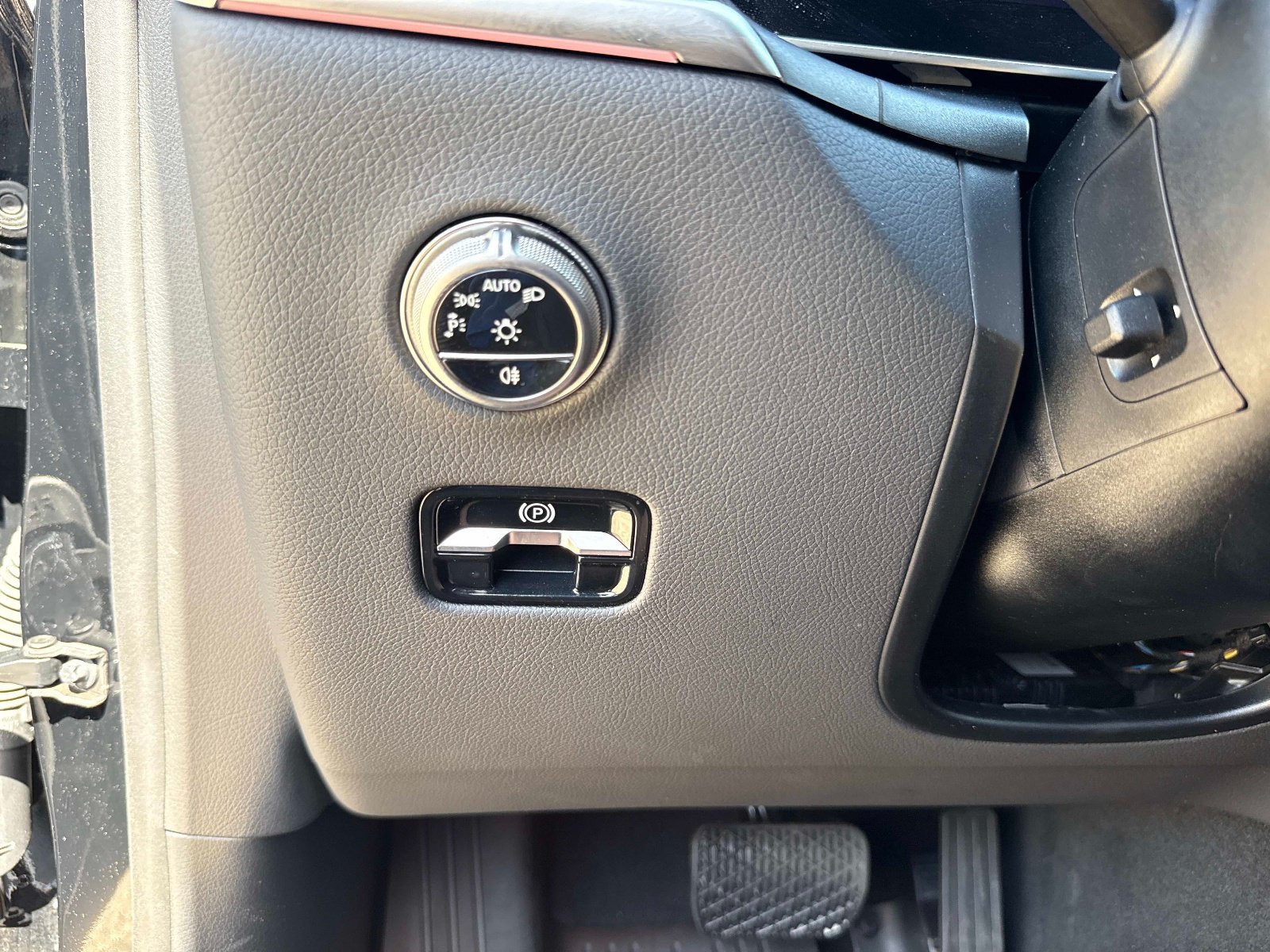 Certified 2025 Mercedes-Benz GLC 300 image 34