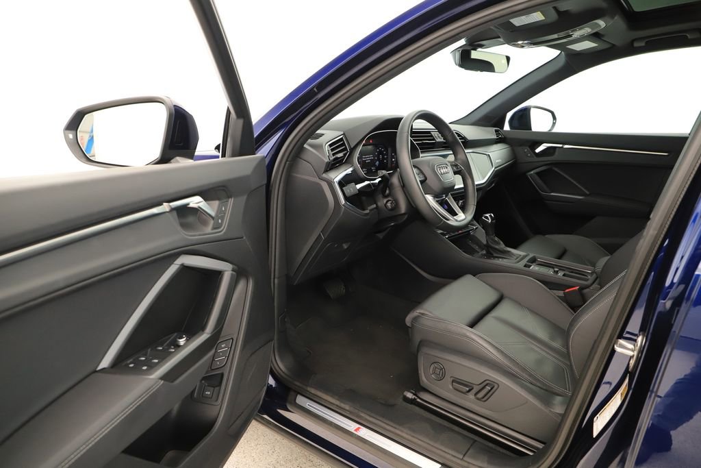 Used 2025 Audi Q3 2.0T Premium w/ Convenience Package image 14