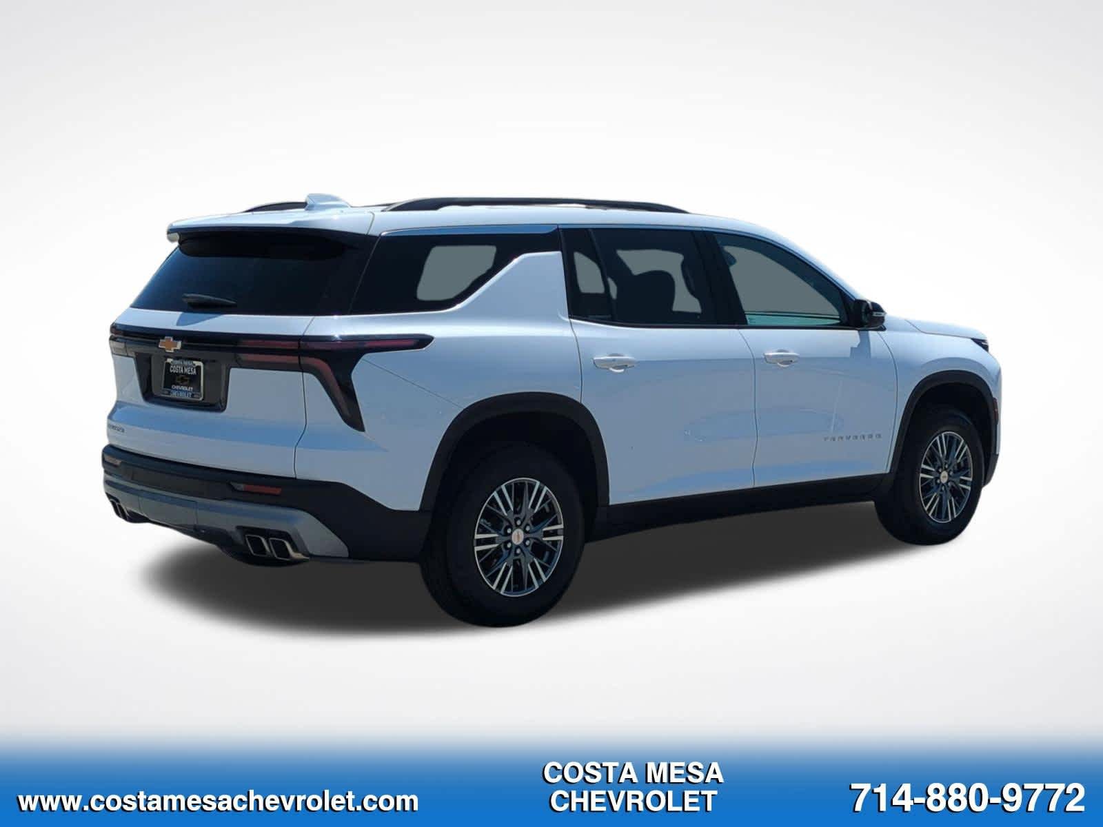 Used 2025 Chevrolet Traverse LT FWD image 5