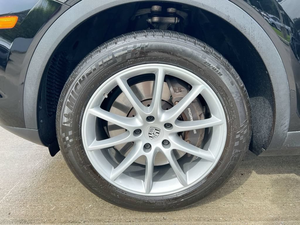 Used 2022 Porsche Cayenne w/ Premium Package AWD/4WD image 9