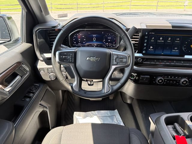 Used 2025 Chevrolet Silverado 1500 RST w/ Z71 Off-Road Package AWD/4WD image 14