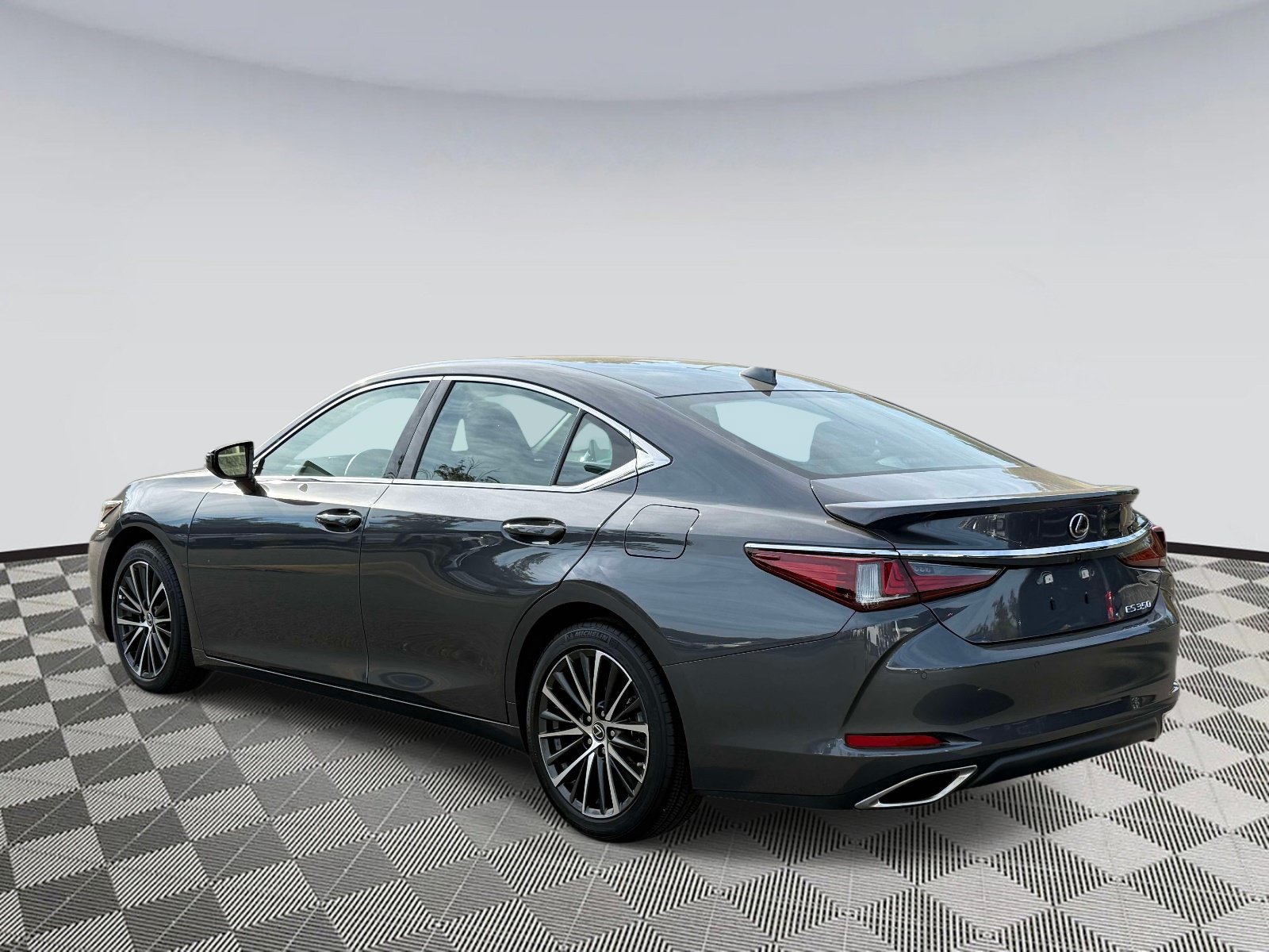 Used 2025 Lexus ES 350 w/ Premium Package FWD image 4