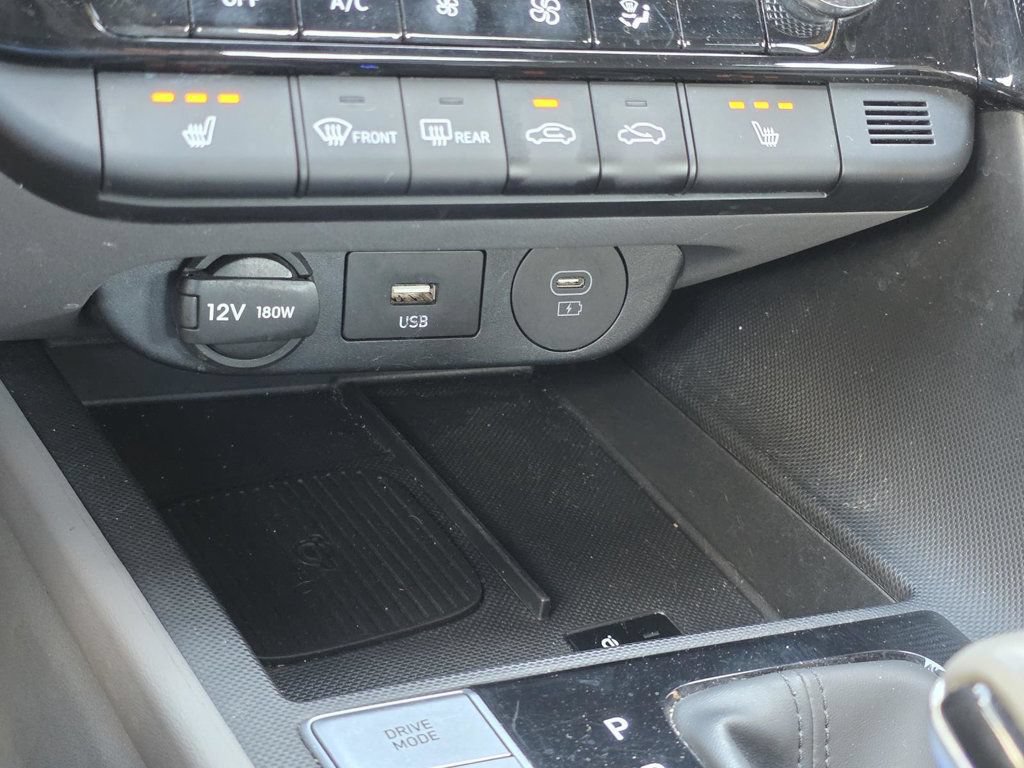 Used 2025 Hyundai Elantra SEL FWD image 21