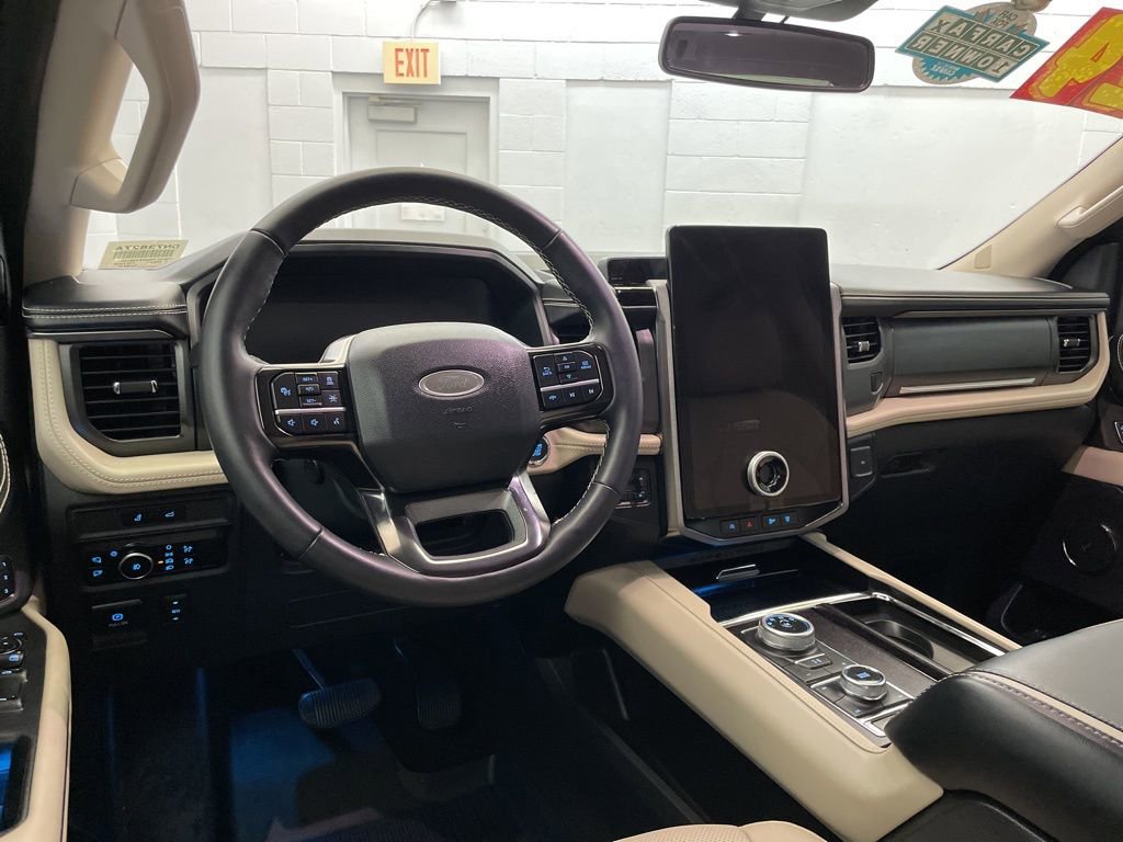 Used 2024 Ford Expedition Platinum image 12