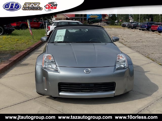 Used 2004 Nissan 350Z Enthusiast w/ Side Airbags Pkg RWD image 2
