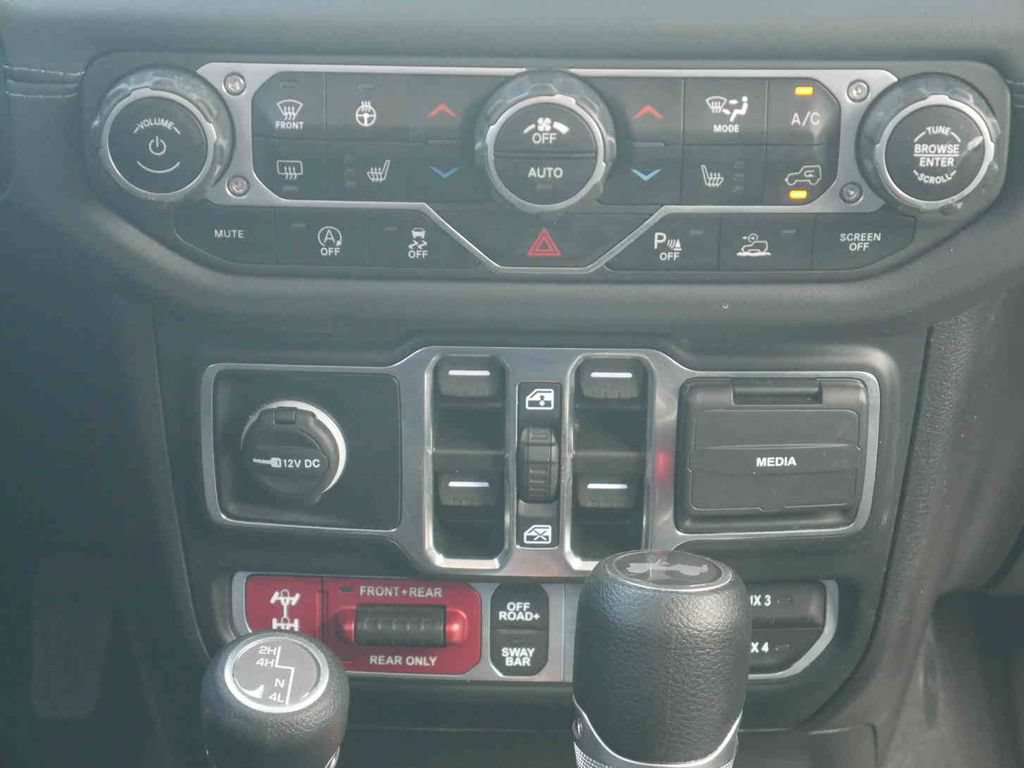 Used 2024 Jeep Wrangler Unlimited Rubicon w/ Technology Group AWD/4WD image 8