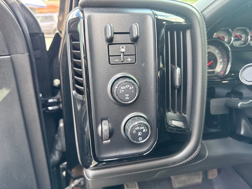 Used 2018 Chevrolet Silverado 1500 LTZ Z71 w/ LTZ Plus Package AWD/4WD image 32