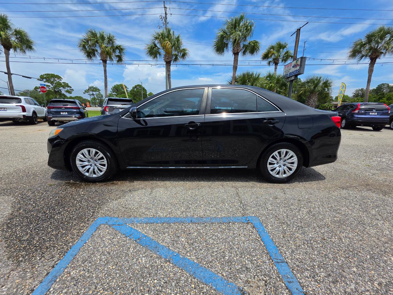 Used 2012 Toyota Camry LE FWD image 2