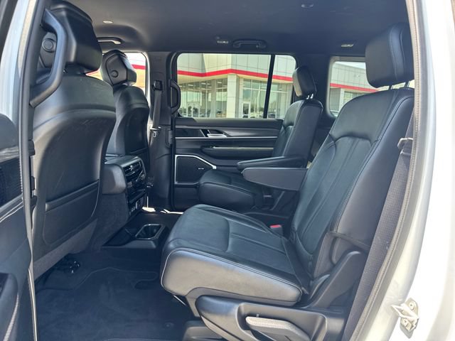 Used 2024 Jeep Wagoneer Series III AWD/4WD image 14
