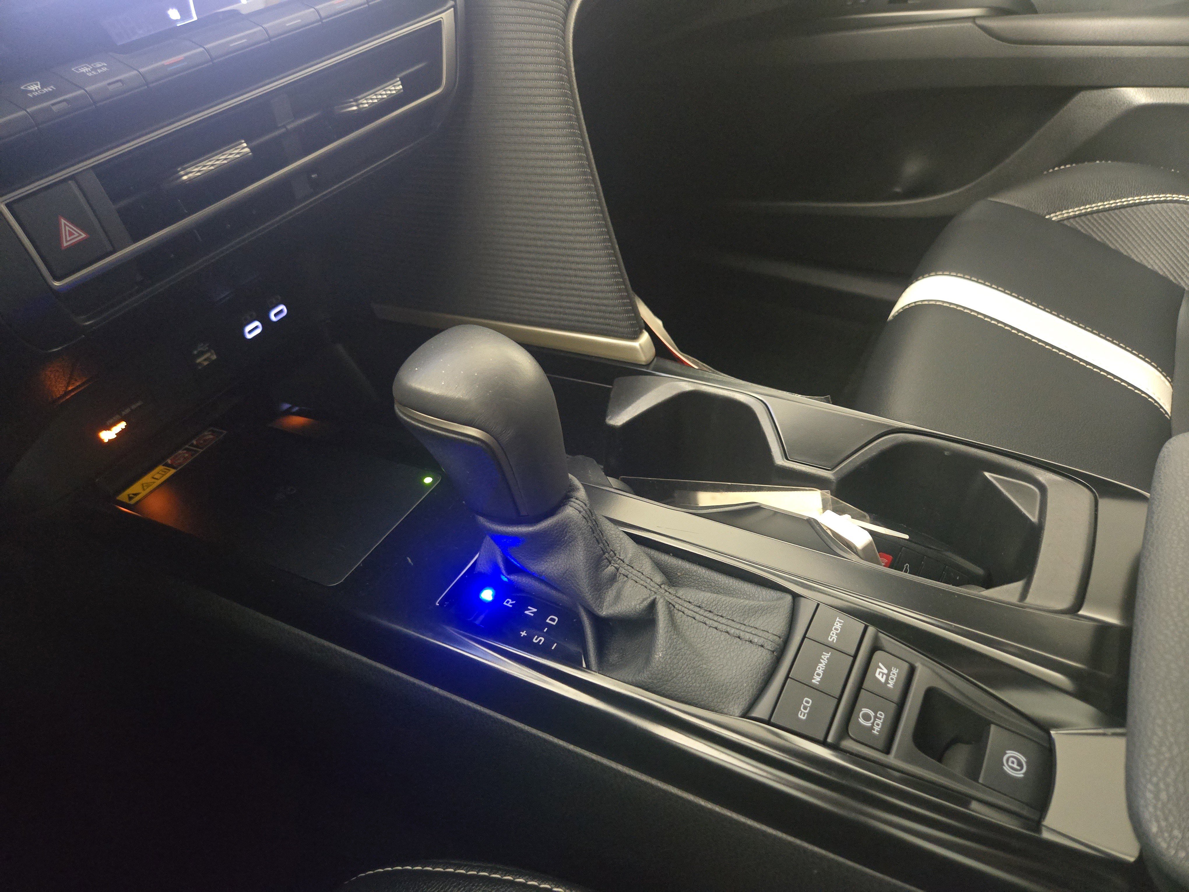 Used 2025 Toyota Camry SE FWD image 23