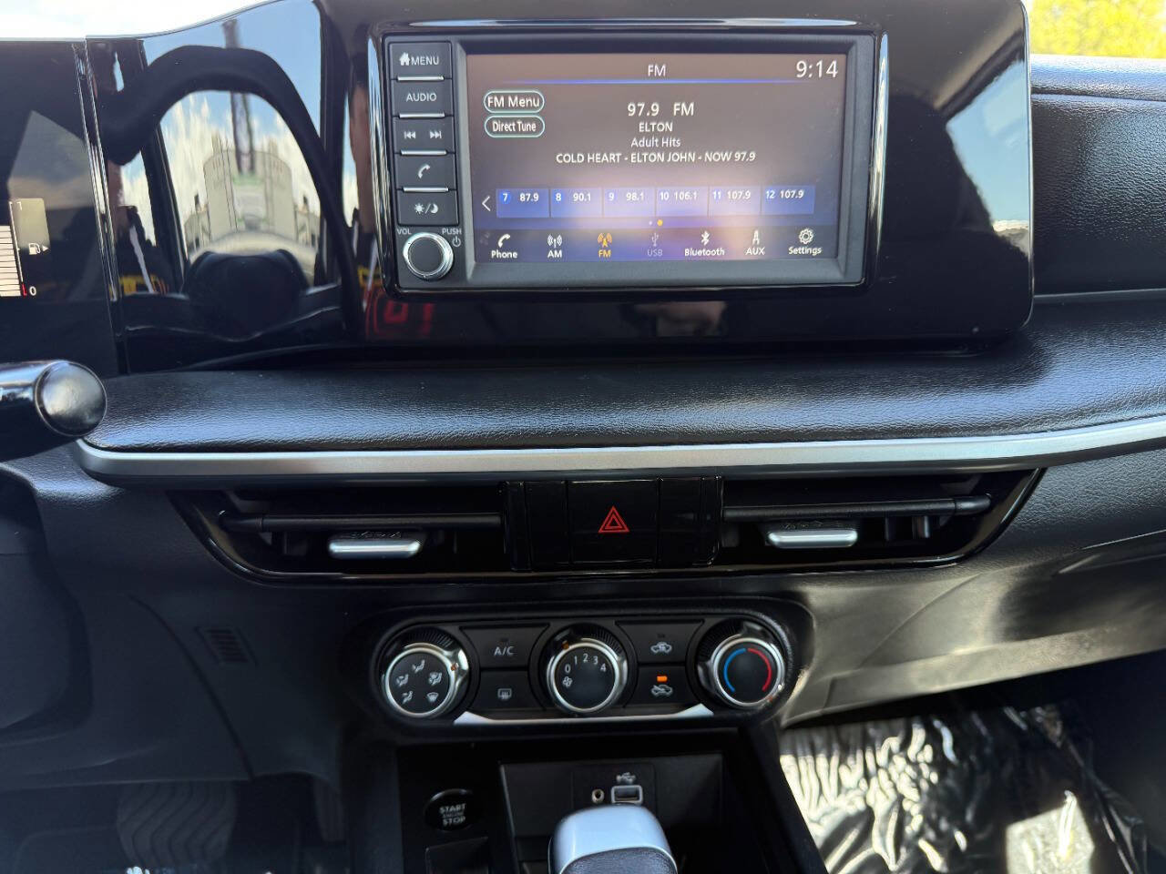 Used 2025 Nissan Kicks S AWD/4WD image 36