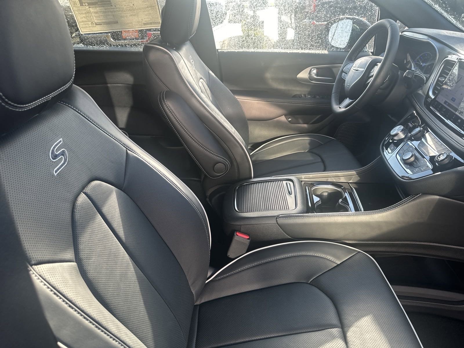 New 2024 Chrysler Pacifica Premium FWD image 29
