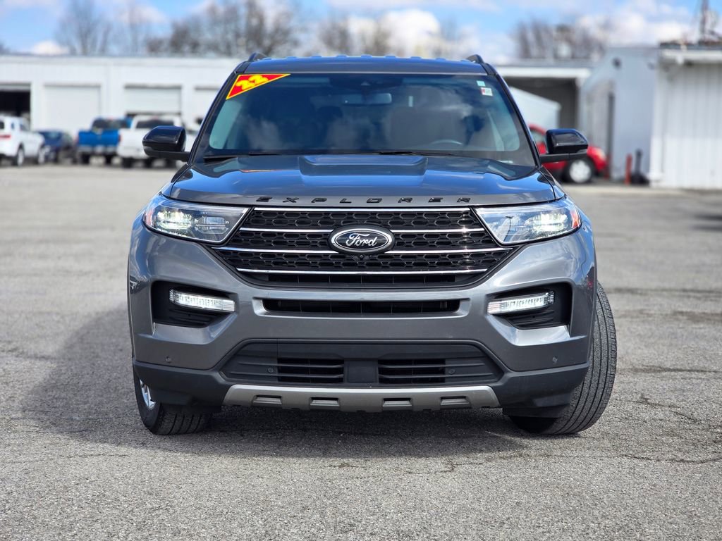 Used 2022 Ford Explorer XLT w/ Equipment Group 202A image 2
