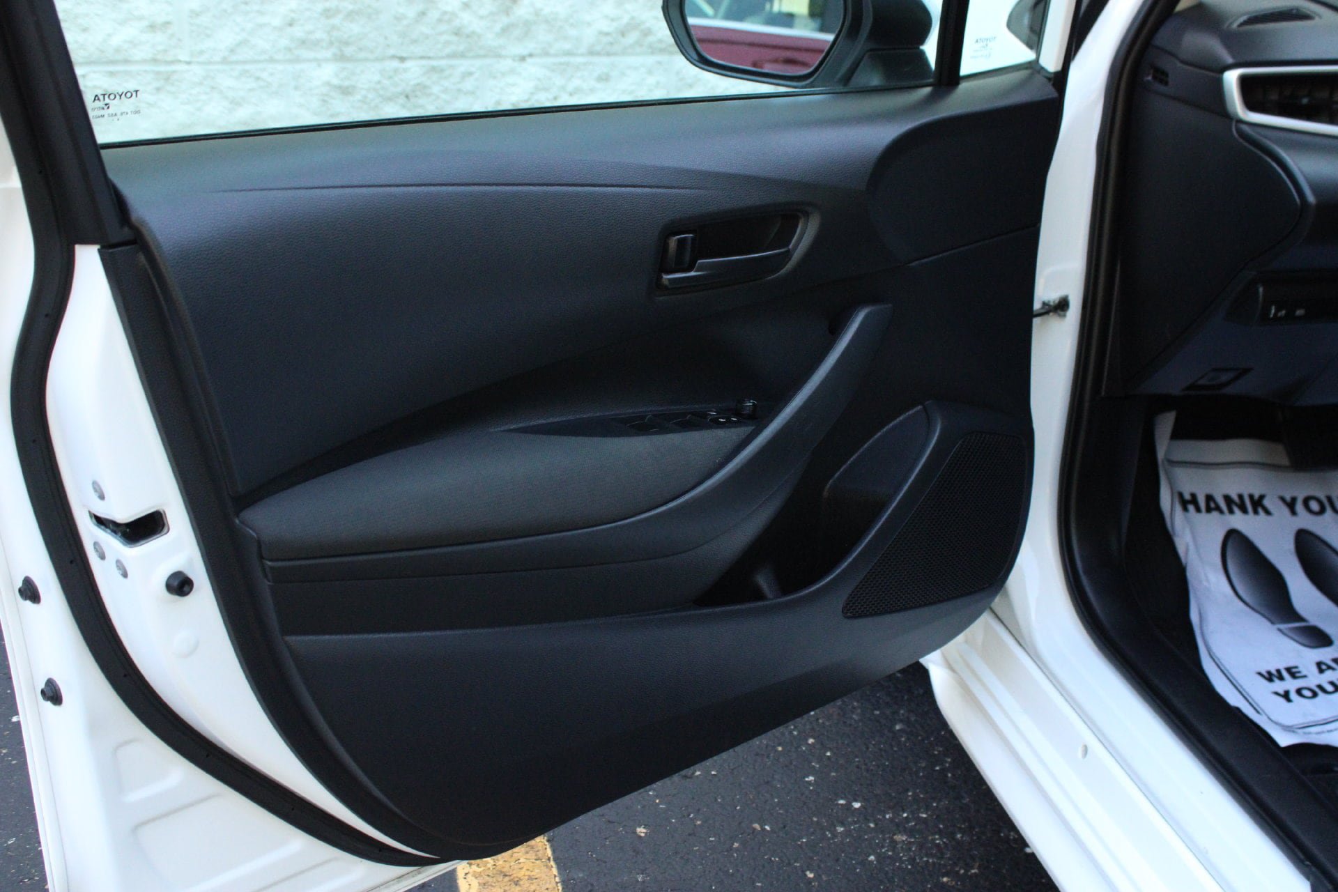 Used 2025 Toyota Corolla LE FWD image 12