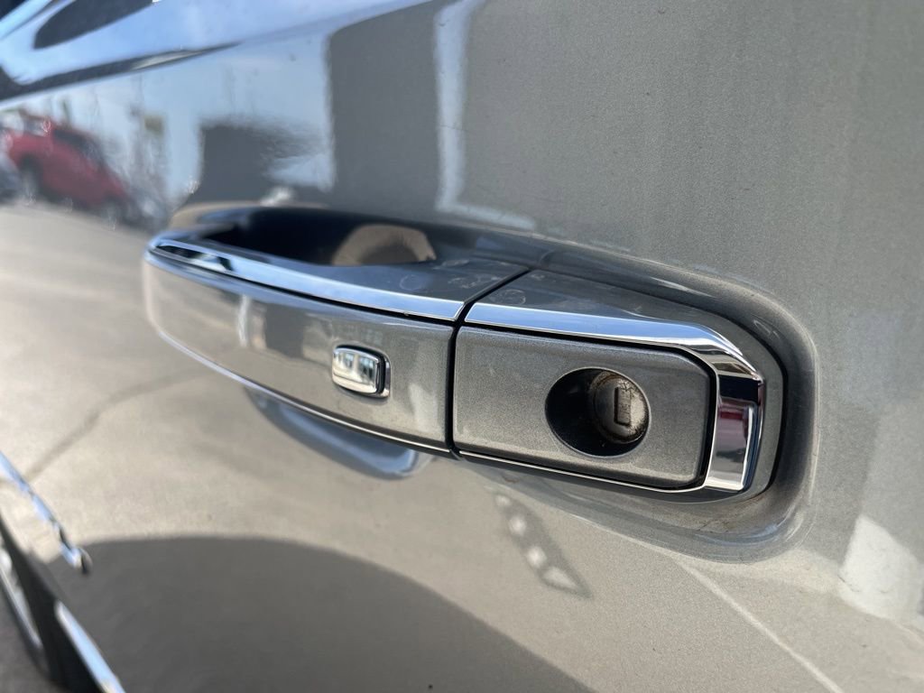 Used 2024 GMC Yukon XL Denali w/ Advanced Technology Package AWD/4WD image 16