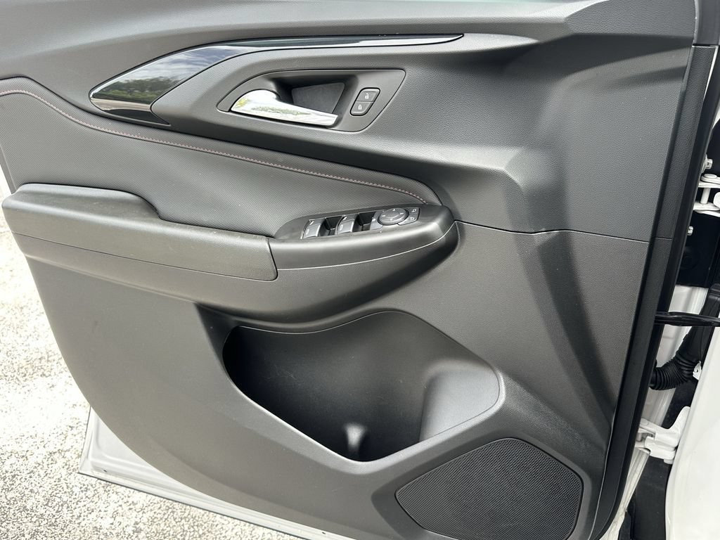 Used 2023 Chevrolet TrailBlazer RS w/ Convenience Package FWD image 24