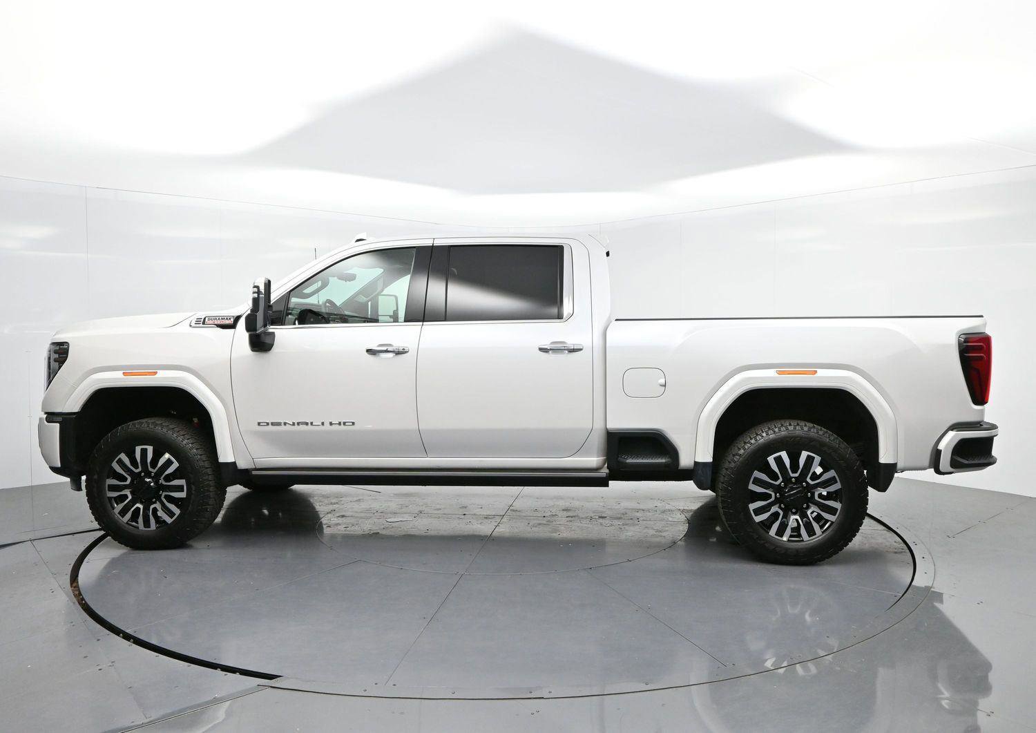 Used 2024 GMC Sierra 2500 Denali w/ Denali Reserve Package image 3